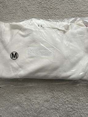 Supreme Box Logo Hooded Sweatshirt Off White (FW23) Size Medium